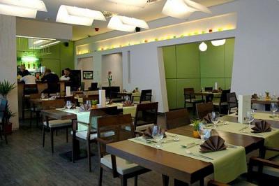 Hotel Broadway in Budapest - Frühstücksraum und a'la carte Restaurant -  Broadway Garden - Hotel Broadway Budapest - Apartements im Hotel Broadway, in der Innenstadt von Buadpest für günstige Preis
