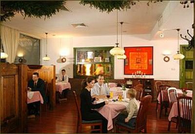 János Restaurant mit Spezialitäten vom Chef - Budapest Hotel Charles - Charles Appartement Hotel Budapest, in der Nähe der Budaer Burg 