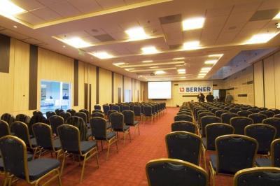 Europa Hotels Congress Center in Buda - Billige Аppartements in Budapest - Konferenzsaal des Hotels Europa - Europa Hotels Congress Center Budapest - Superior - Aparthotel Europa