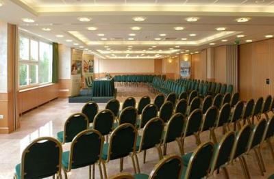 Veranstaltungs- und Konferenzruäme sind gelegen für geschäftlichen Veranstaltungen im Hotel Danubius Arena - ✔️ Hotel Arena**** Budapest - Wellnesshotel Sonderangebote in der Nähe von Vasarvaros und Stadionok