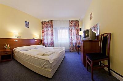 Hotel Palatinus - Unterkunftmöglichkeit im geschichtlichen Stadtteil von Sopron - Sonderangebot für superior Dobbelzimmer  - Hotel Palatinus Sopron - Hotel Palatinus in der Innenstadt von Sopron für erschwindbaren Preis