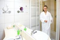 Airport Hotel Budapest 4* schönes Badezimmer