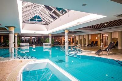 Hotel Aquarell - Schwimmbad im Wellness Hotel in Cegled - Wellness- und Kurhotel in Cegled, Ungarn - ✔️ Hotel Aquarell**** Cegléd - Aquarell Wellnesshotel in Cegled, Ungarn