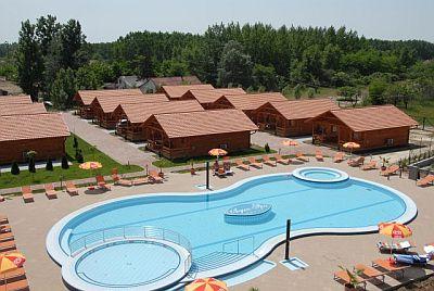 Bungalow in Cserkeszolo bietet Wellness-Dienstleistungen und Aussenbecken  - ✔️ Bungalow Aqua**** Cserkeszolo - Wellness Bungalow Aqua Spa in Cserkeszölö zum günstigen Preis für Familien