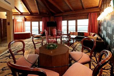 Panoramaaussicht aus der Lobby auf den Wald von Bukk - Hotel Cascade Demjen - Cascade Resort Spa Hotel Demjen**** - preisgünstiges Spa und Wellness Hotel Cascade in Demjen