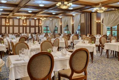 Grand Hotel Margareteninsel Restaurant - ✔️ ENSANA Grand Hotel Margitsziget Budapest - Billige Hotel in Margitsziget