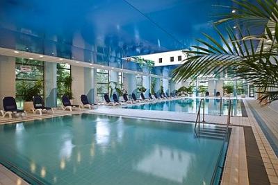 Danubius Health Spa Resort Helia  - Schwimmbecken in Budapest - ✔️ Hotel Helia**** Budapest - Thermenhotel Helia in Budapest, Ungarn