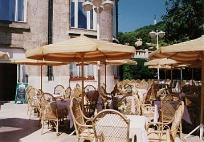 Gellert Budapest -Terrasse - Spa Thermalbad Gellert Hotel - Gellért Hotel**** Budapest - Kur und Thermalhotel Gellert Budapest, Ungarn Gellert Budapest -Terrasse - Spa Thermalbad Gellert Hotel - Gellért Hotel**** Budapest - Kur und Thermalhotel Gellert Budapest, Ungarn