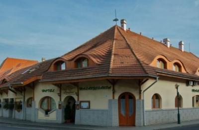 Hotel Fodor Fischertscharda Gyula, mit Halbpensionversorgung und günstigem Angebot - ✔️ Hotel Fodor*** Gyula - Dreisternehotel neben dem Burgbad in Gyula