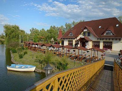 Fûzfa Hotel und Erholungspark Poroszló – Halbpensionspakete zum Aktionspreis im Hotel Fûzfa und in Holzhäusern - ✔️ Fűzfa Pihenőpark Poroszló - Fûzfa befindet sich in Poroszló