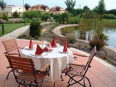 Airport Hotel in Vecses - Garten und Terasse im Hotel Stacio - ✔️ Airport Hotel Stáció**** Vecsés - Sonderangebote  in der Nähe von Flughafen in Budapest