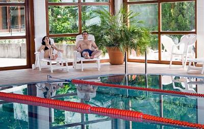 Wellnessurlaub in Tihany - Schwimmbad im Club Tihany - Wellnesspakete Tihany - Wellnessurlaub in Ungarn - ✔️ Hotel Club Tihany**** - Direkt am Ufer des Balatons