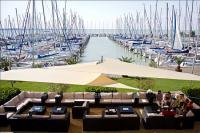 Panoramaaussicht auf den Yachthafen in Hotel Marina Port
