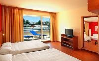 Star Inn Suite mit Balkon und Panoramablick auf die Donau Star Inn Suite mit Balkon und Panoramablick auf die Donau