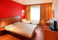 Doppelzimmer für reisende Geschäftsmänner mit Internetzugang Doppelzimmer für reisende Geschäftsmänner mit Internetzugang