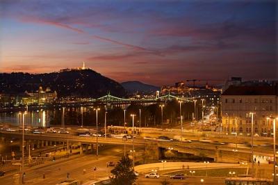 Wunderschöner Ausblick auf die Donau und den Gellertberg ausIbis Styles Budapest City - ✔️ Ibis Styles Budapest City*** - Hotel mit Aussicht auf die Donau