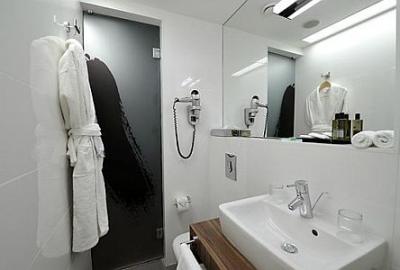 Hotel Nemzeti Budapest MGallery - Badezimmer im Hotel Nemzeti Budapest - Hotel Nemzeti Budapest MGallery in der Innenstadt - ✔️ Hotel Nemzeti Budapest MGallery - 4 Sterne Hotel in Budapest