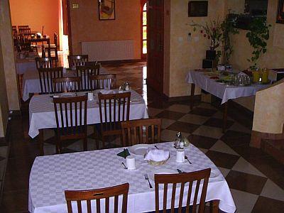 Frühstücksraum von Hotel Royal in Cserkeszolo - Royal Hotel*** Cserkeszolo - günstige Unterkunft in Hotel Royal in Cserkeszolo
